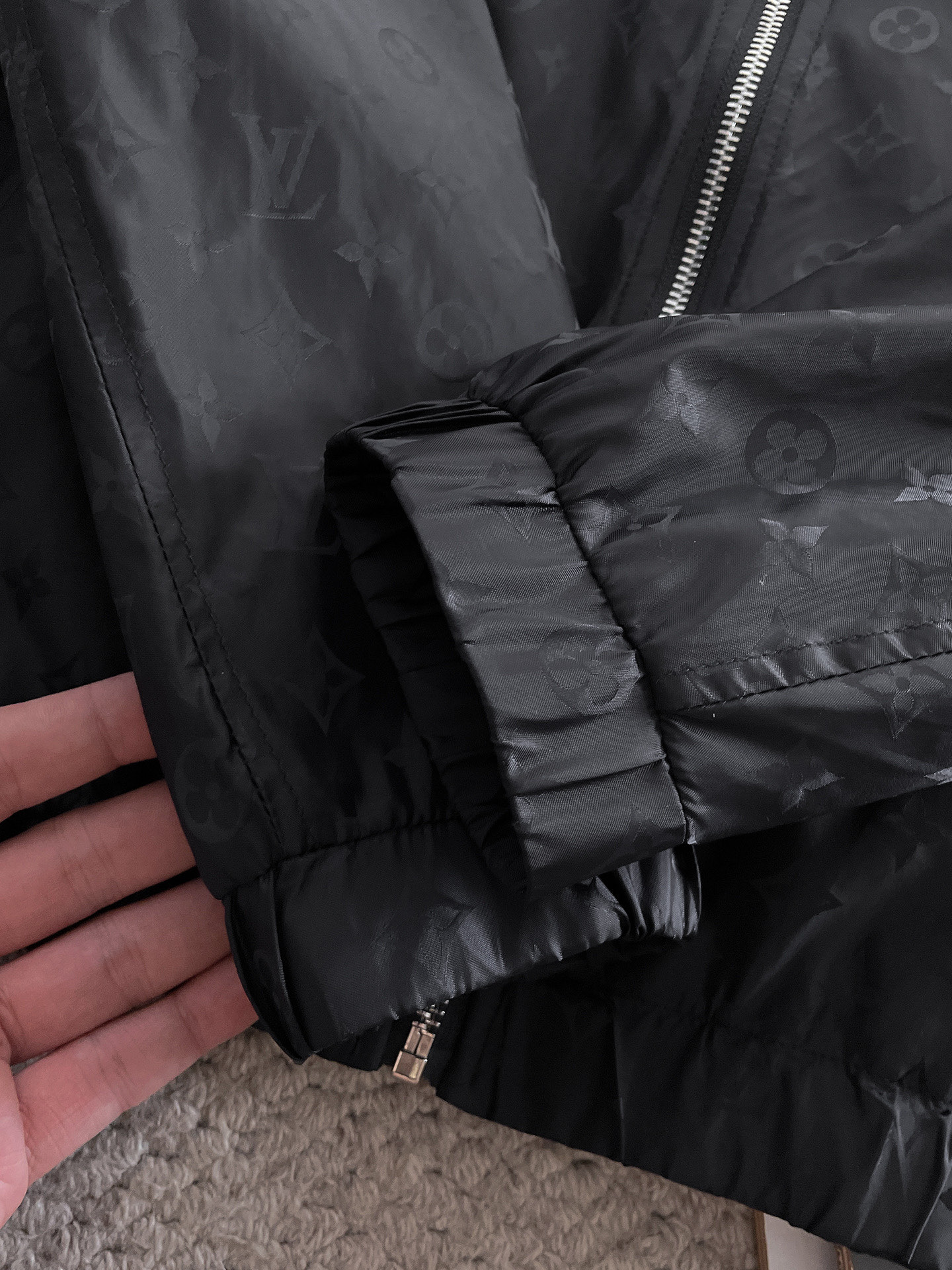 Hoodies & Sweatshirts