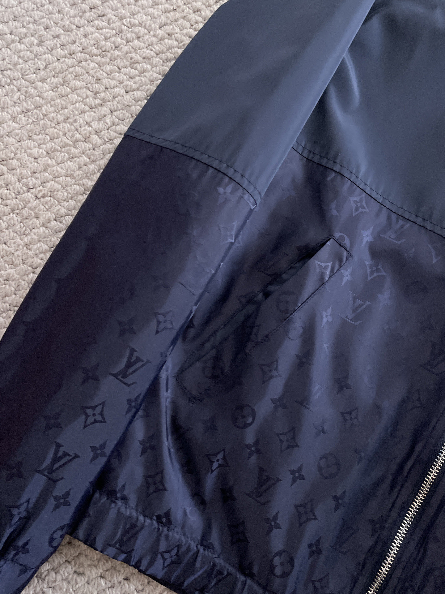 Hoodies & Sweatshirts