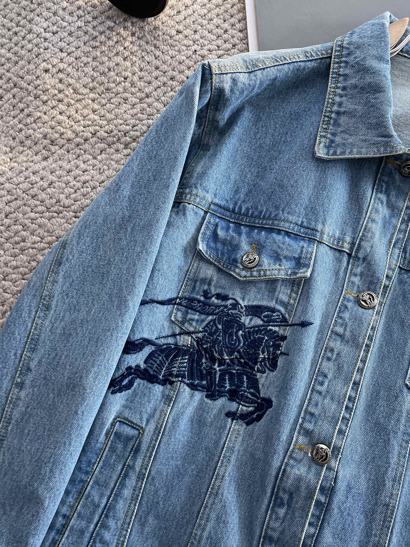 Hoodies & Sweatshirts