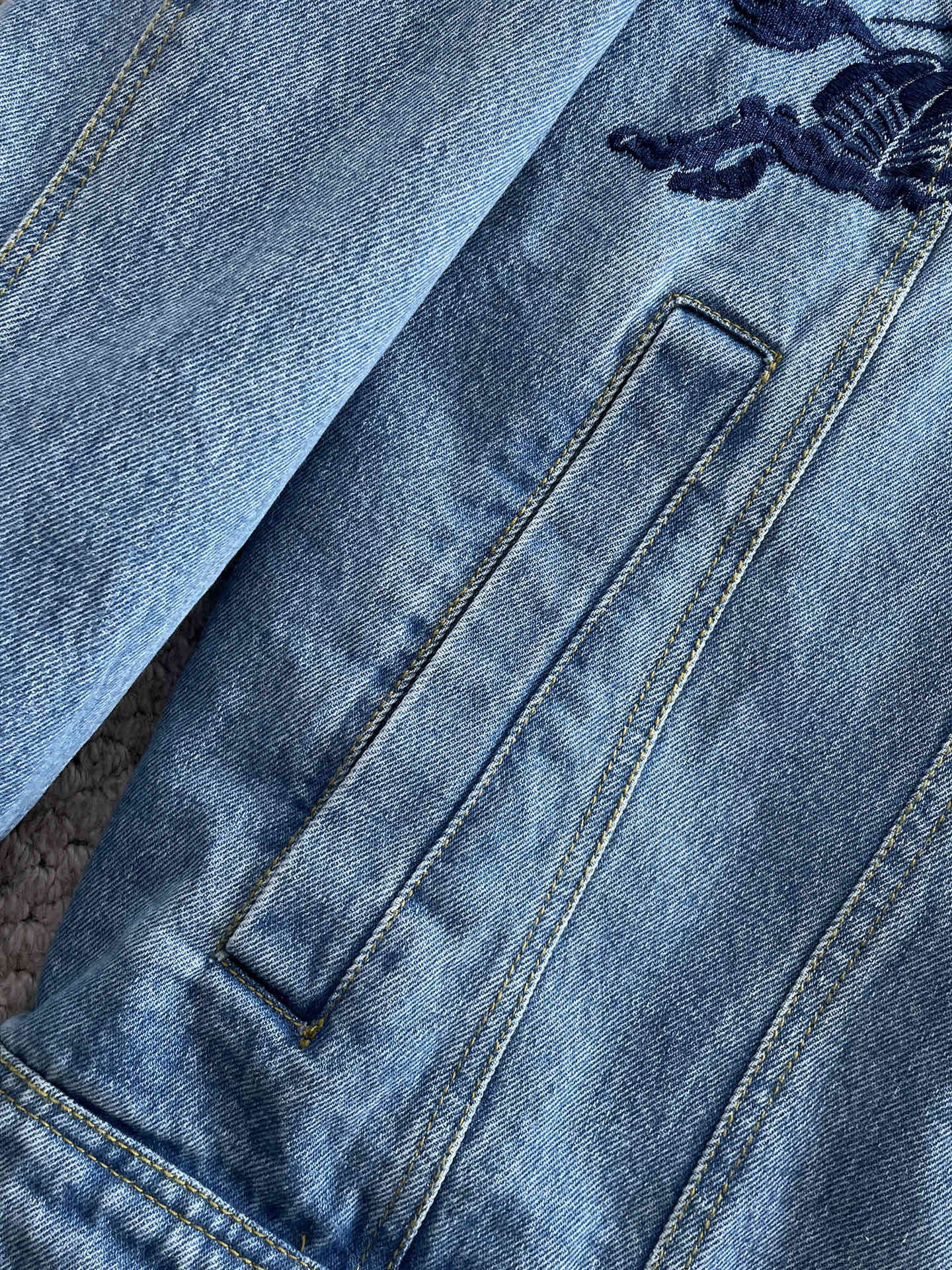 Hoodies & Sweatshirts