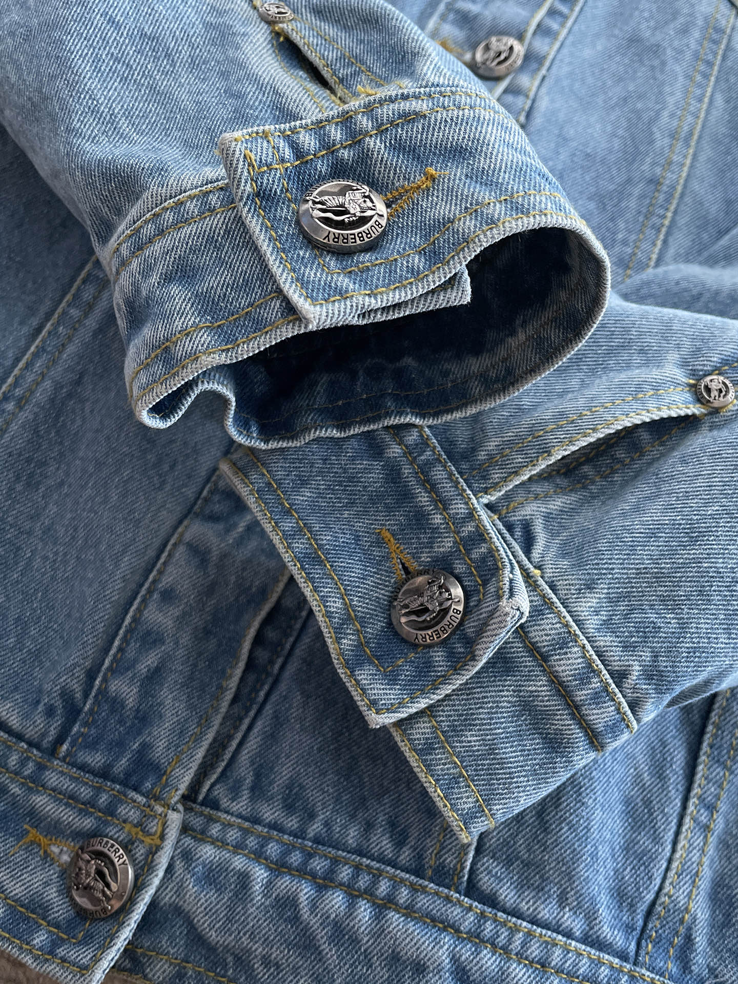 Hoodies & Sweatshirts