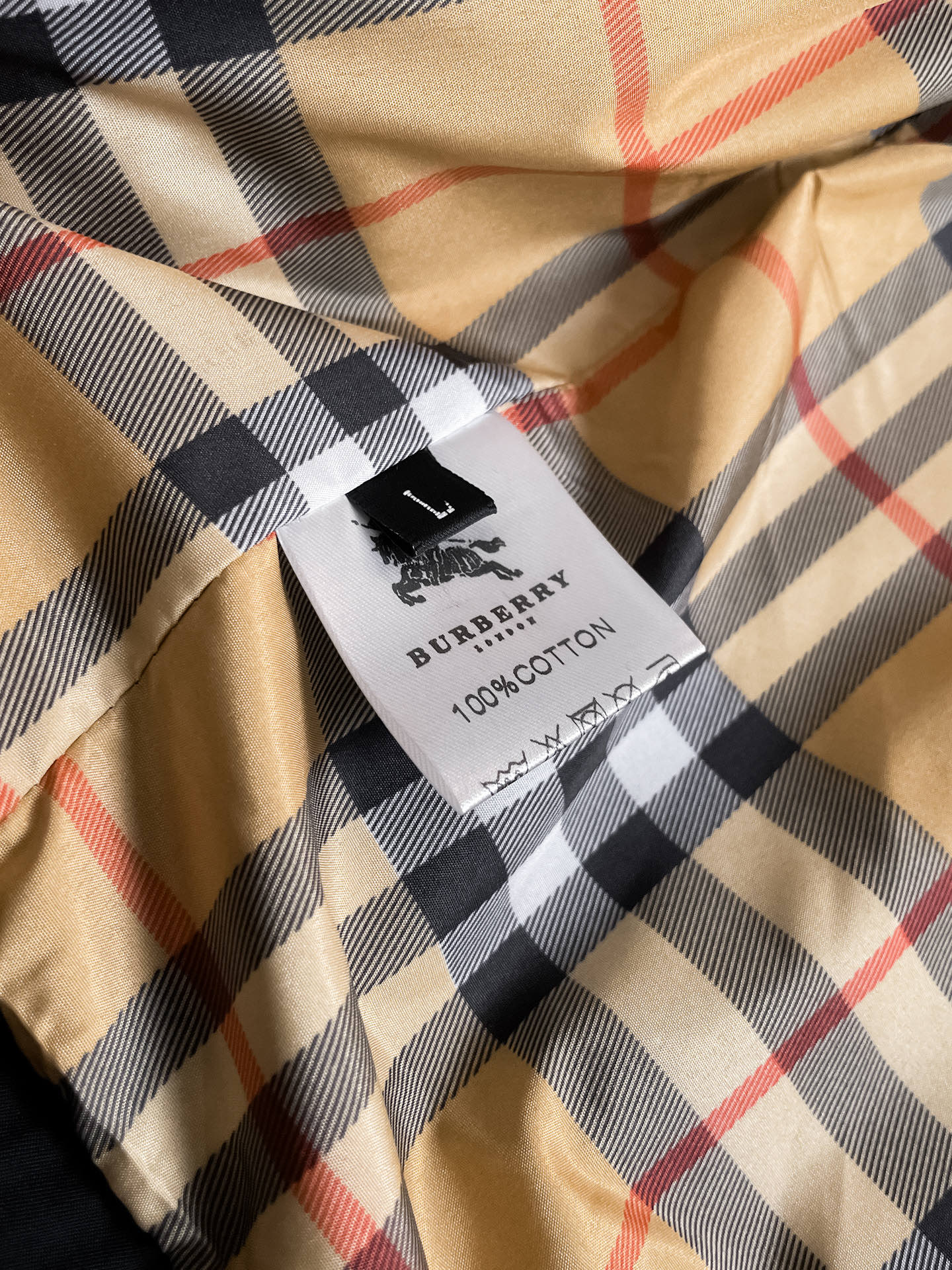 Hoodies & Sweatshirts