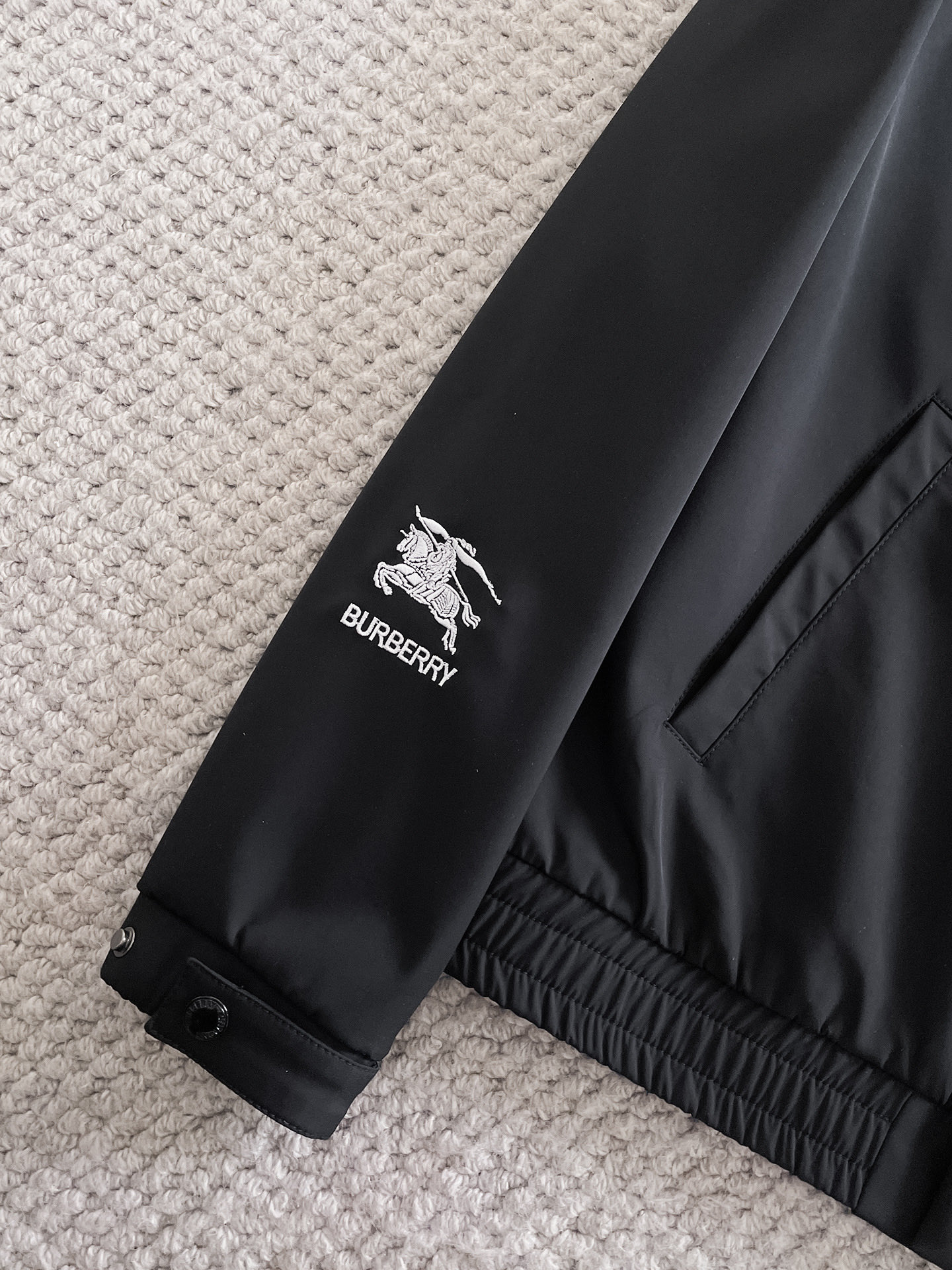 Hoodies & Sweatshirts