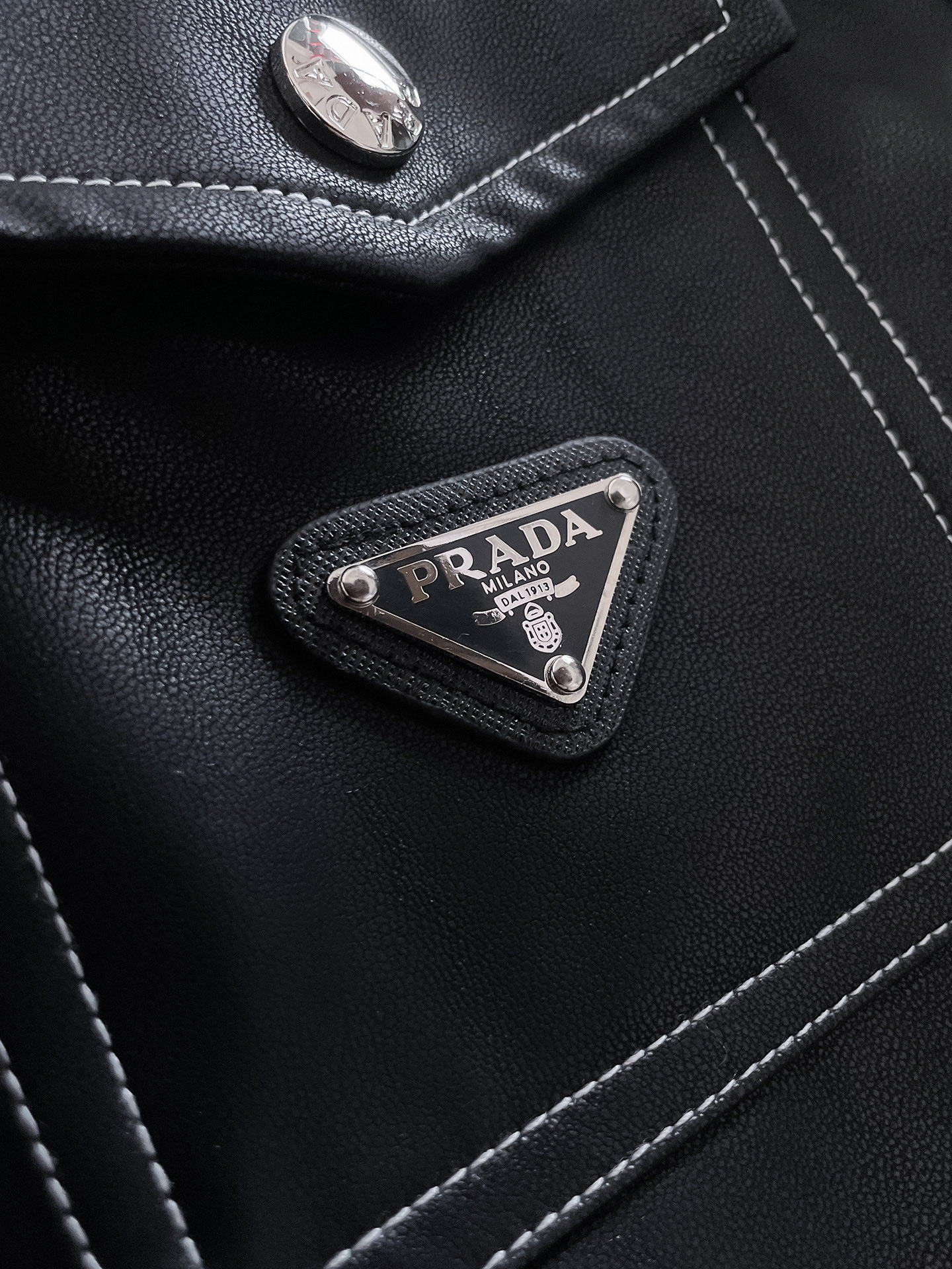 Hoodies & Sweatshirts