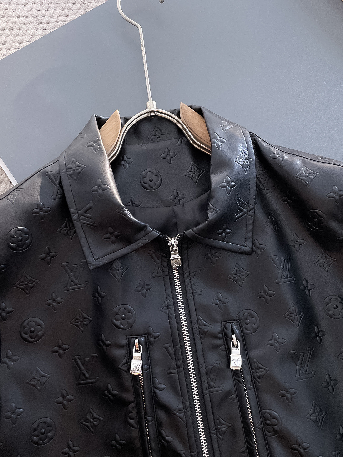 Hoodies & Sweatshirts