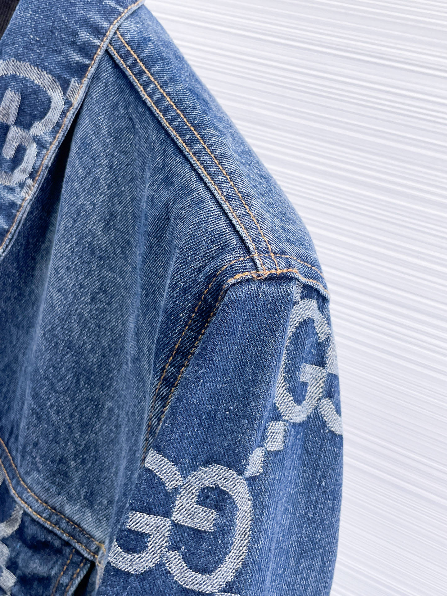 Hoodies & Sweatshirts