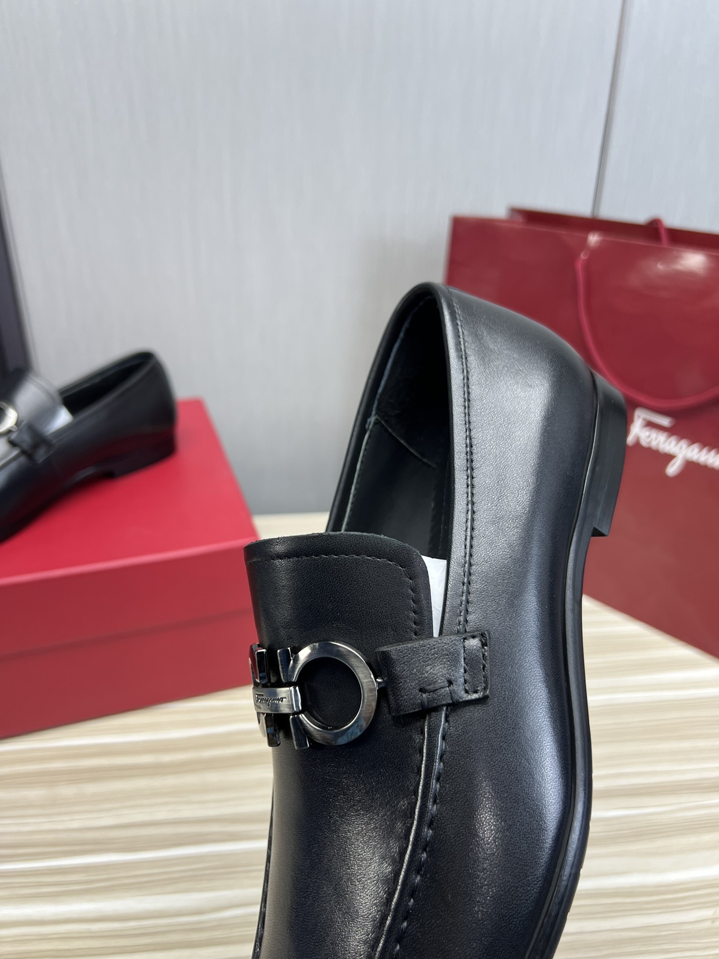 FerragamoSHOES