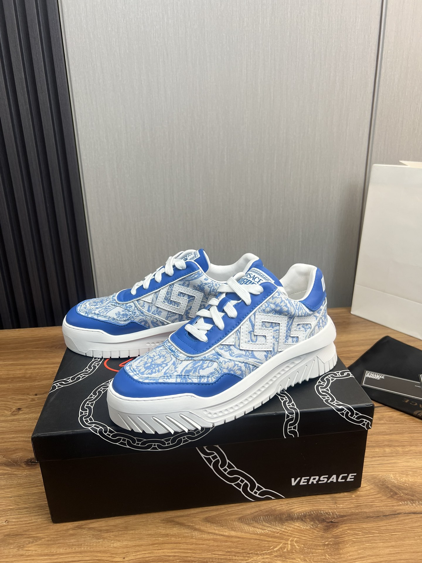 VersaceSHOES