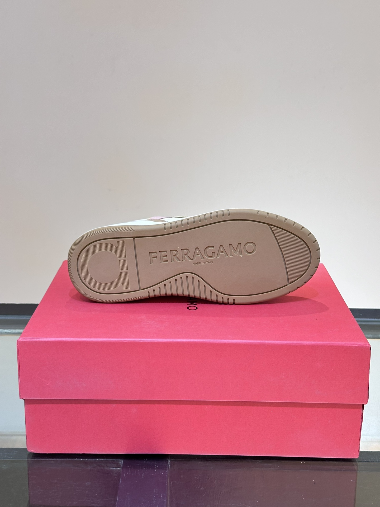 FerragamoSHOES