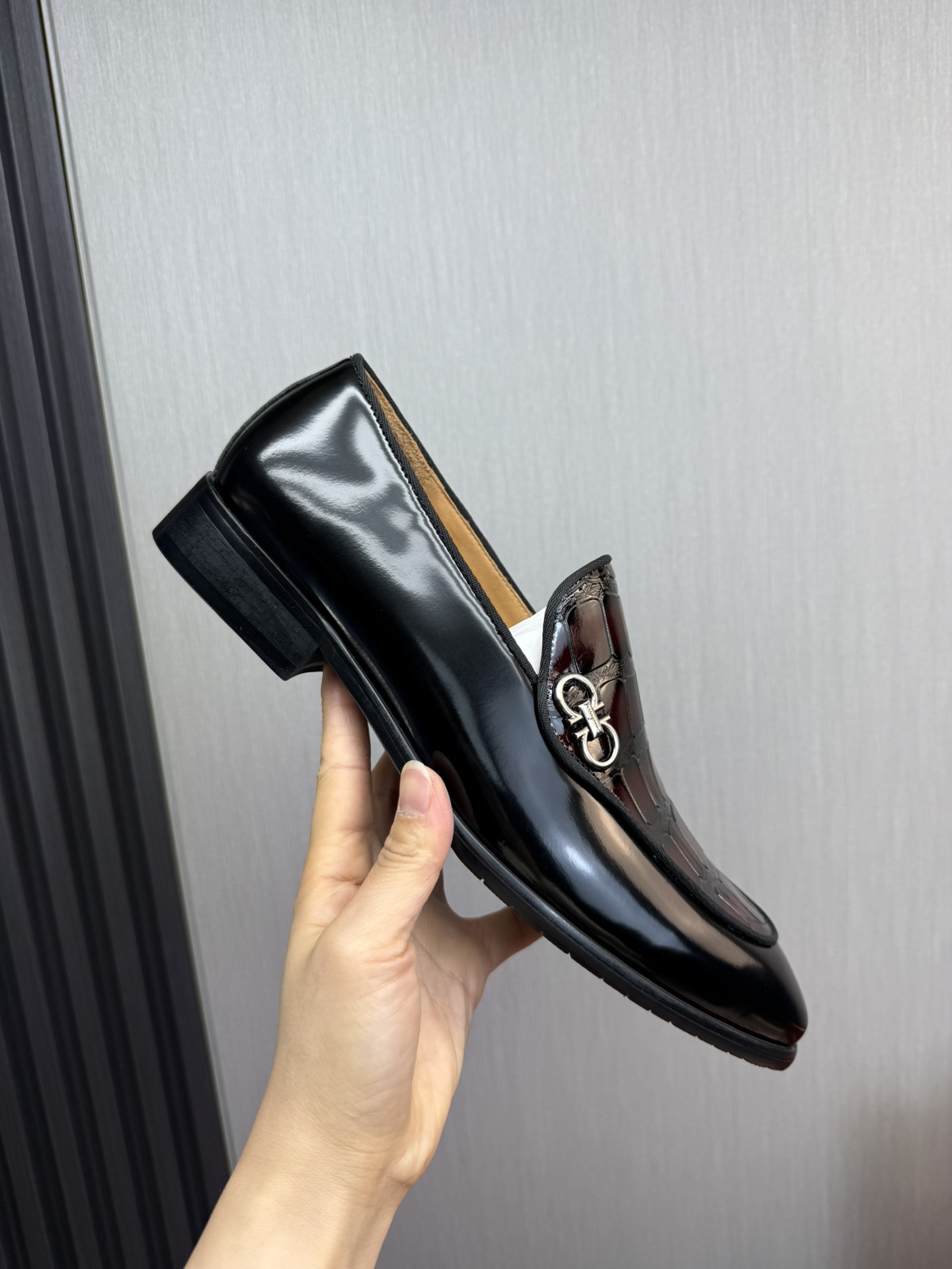 FerragamoSHOES