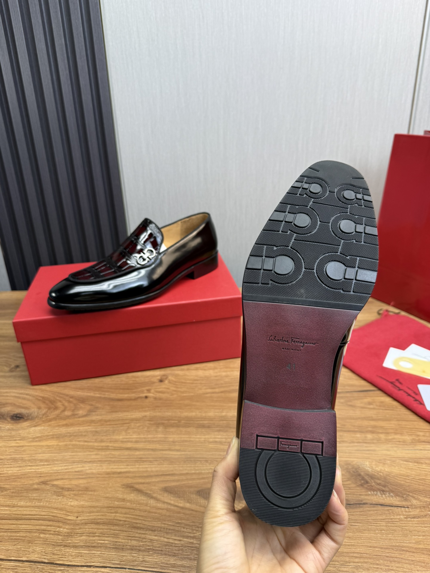 FerragamoSHOES