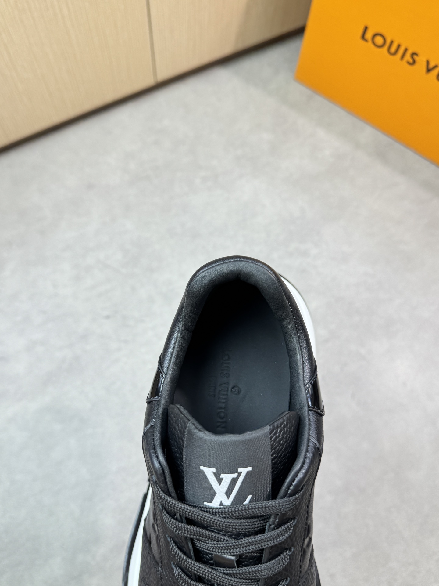 LVShoes