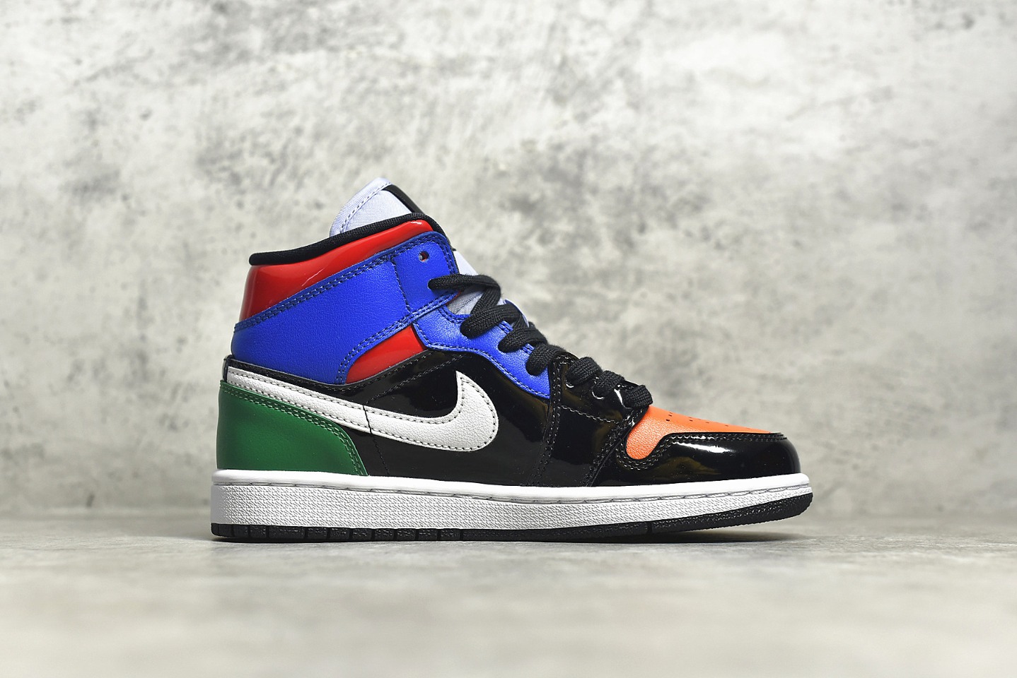 AirJordan1MidSHOES