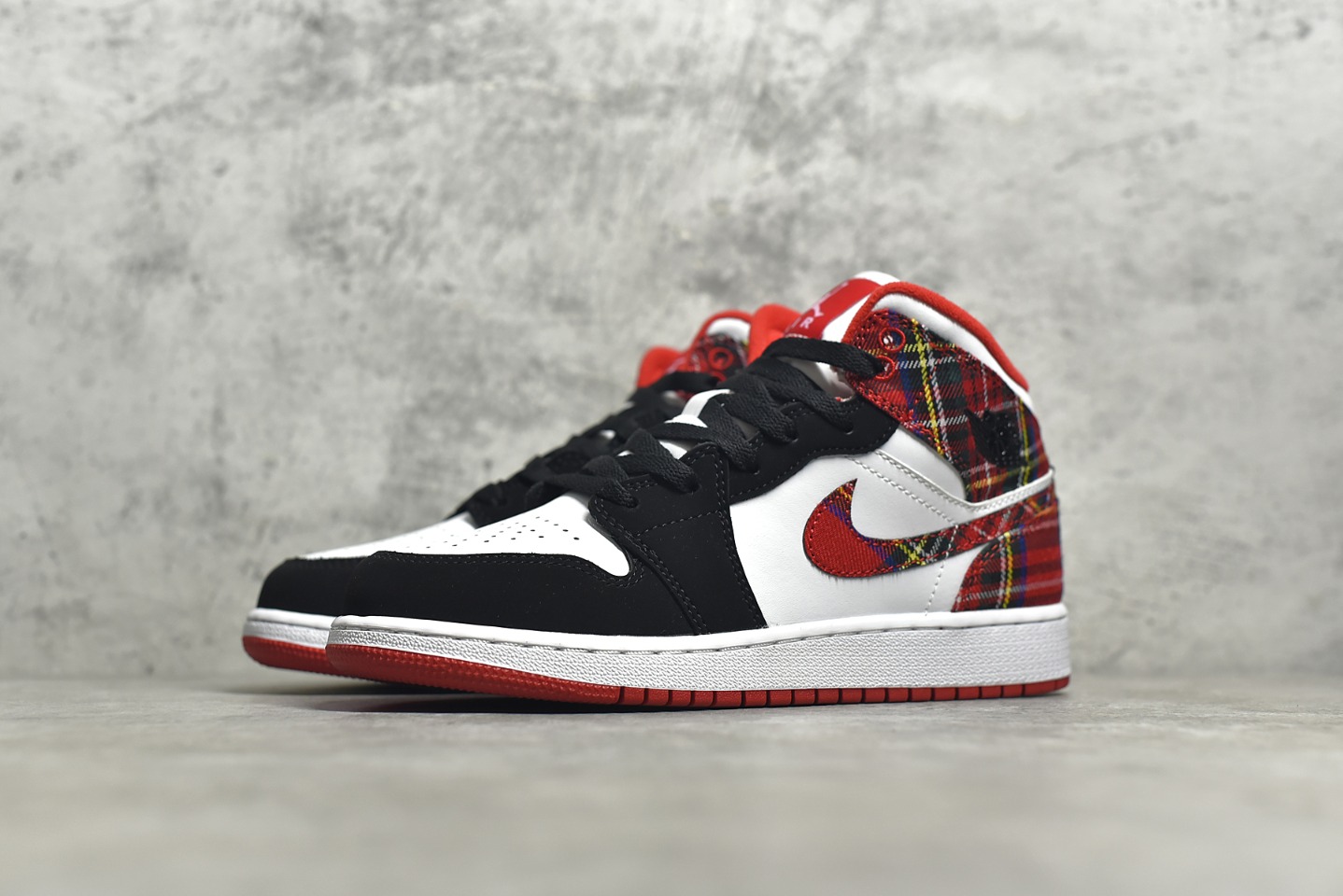AirJordan1MidSHOES