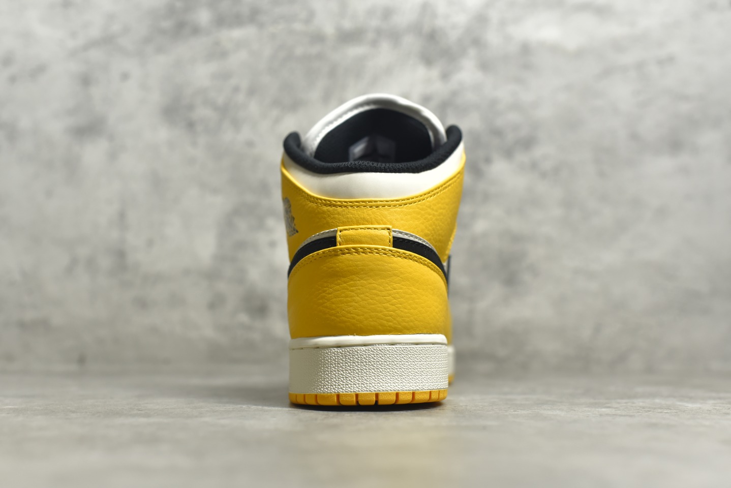 AirJordan1MidSHOES