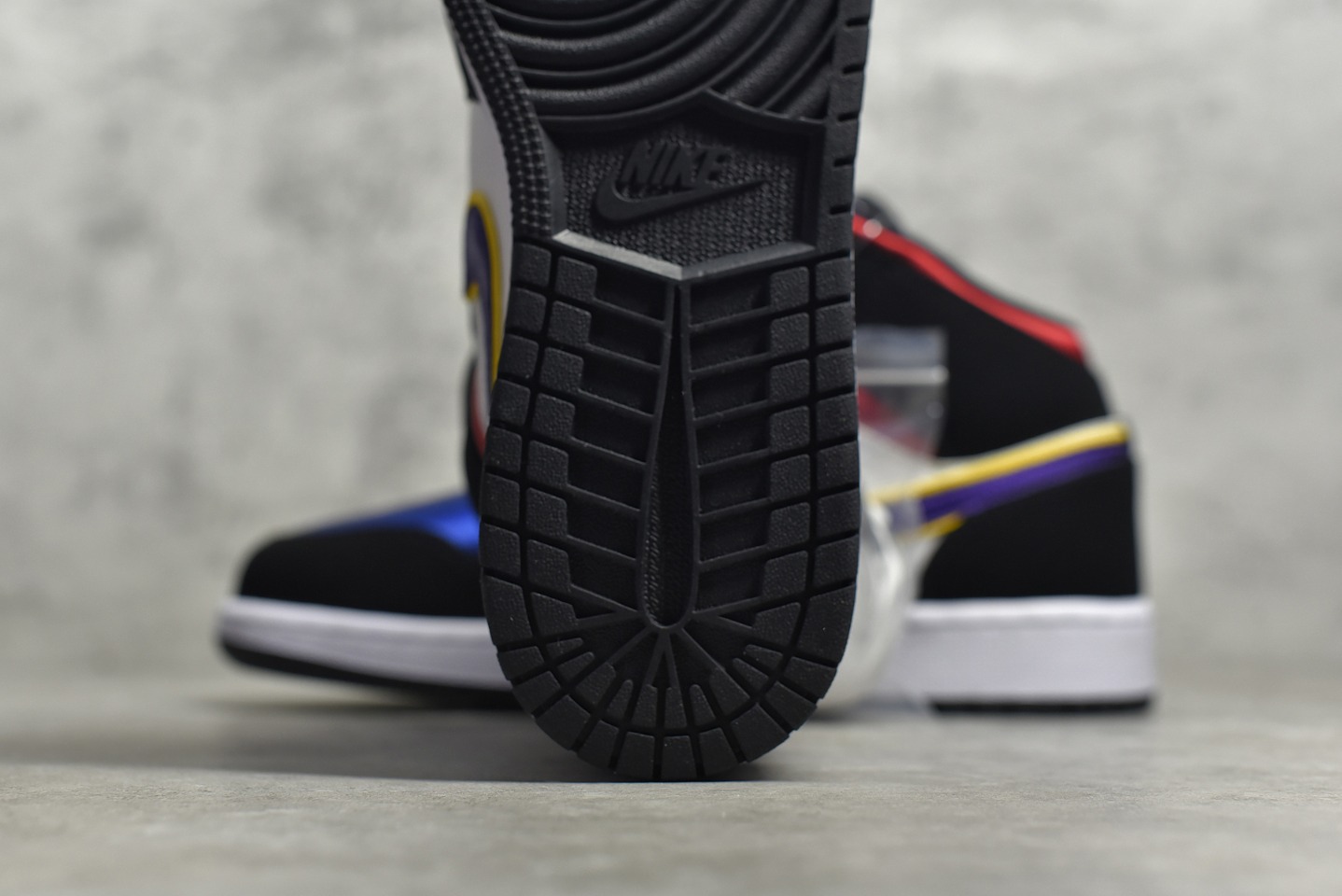 AirJordan1MidSHOES