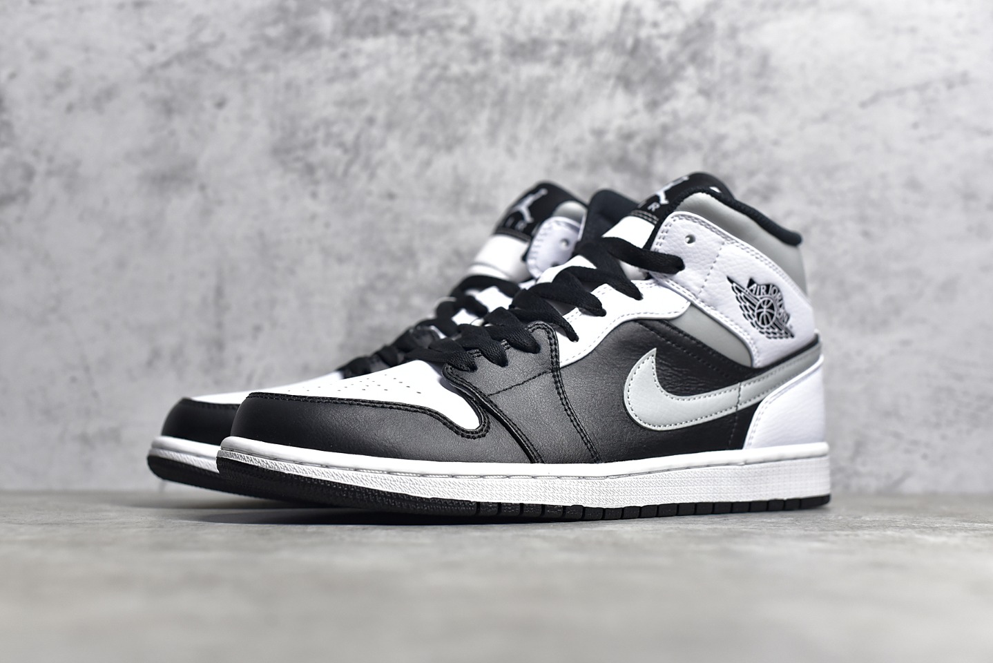 AirJordan1MidSHOES
