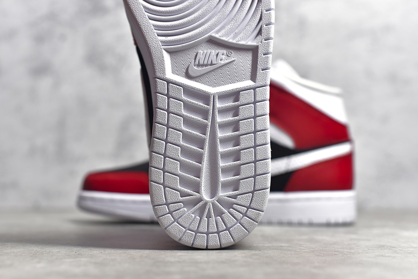 AirJordan1MidSHOES