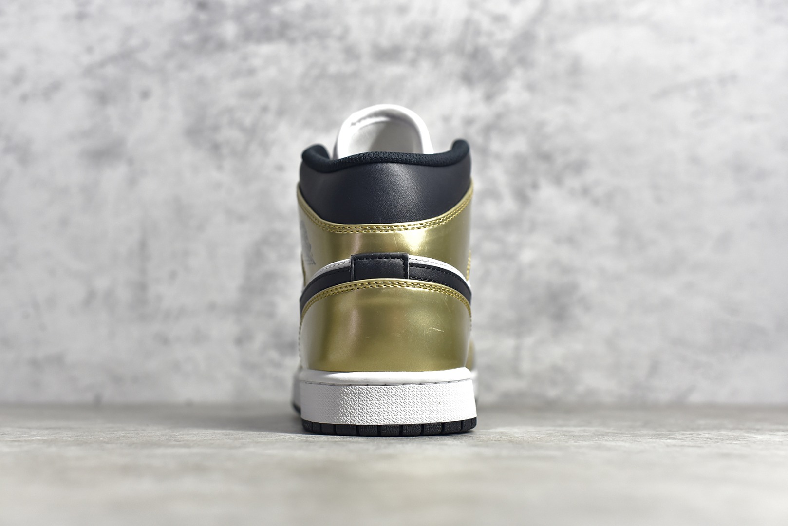 AirJordan1MidSHOES
