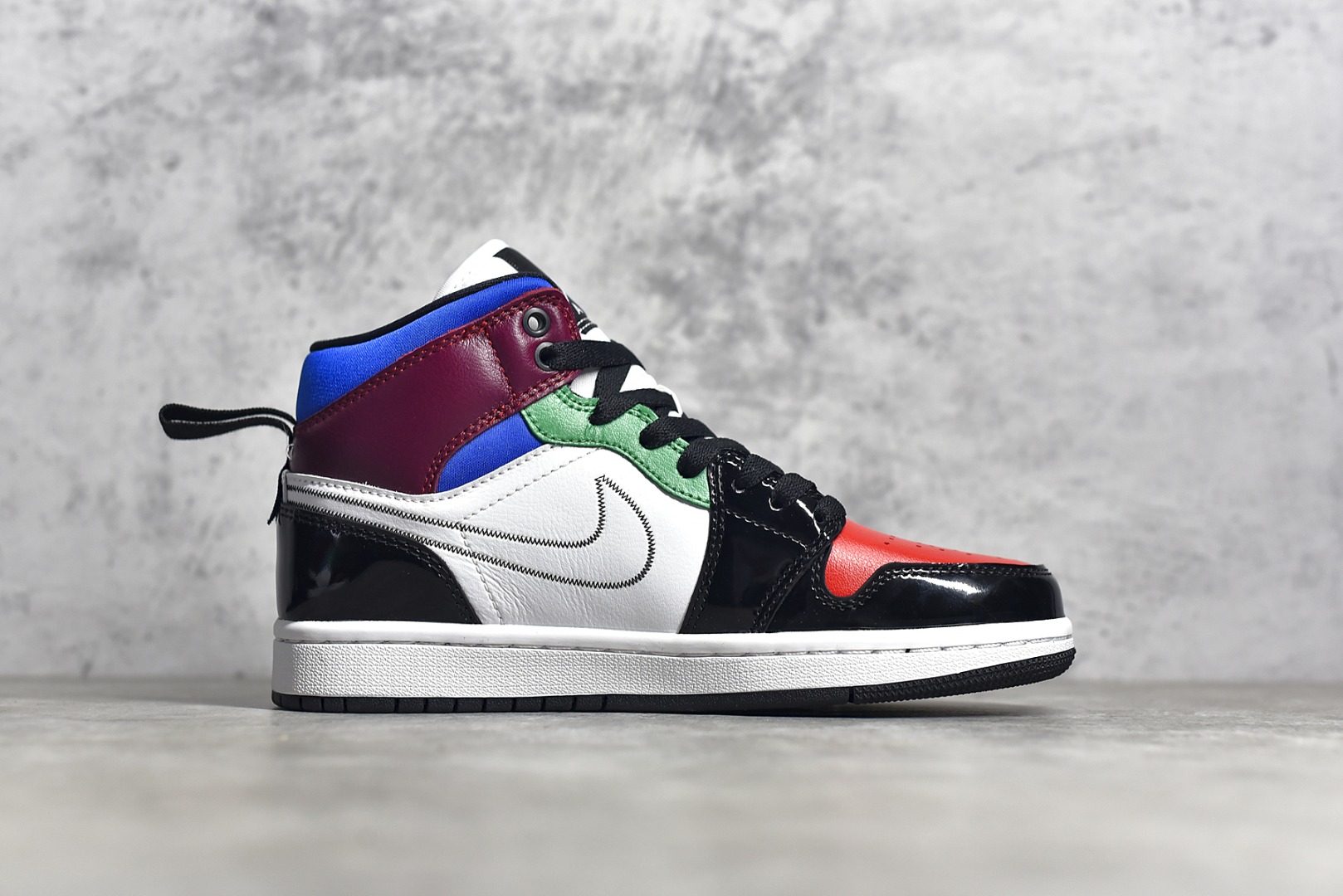 AirJordan1MidSHOES