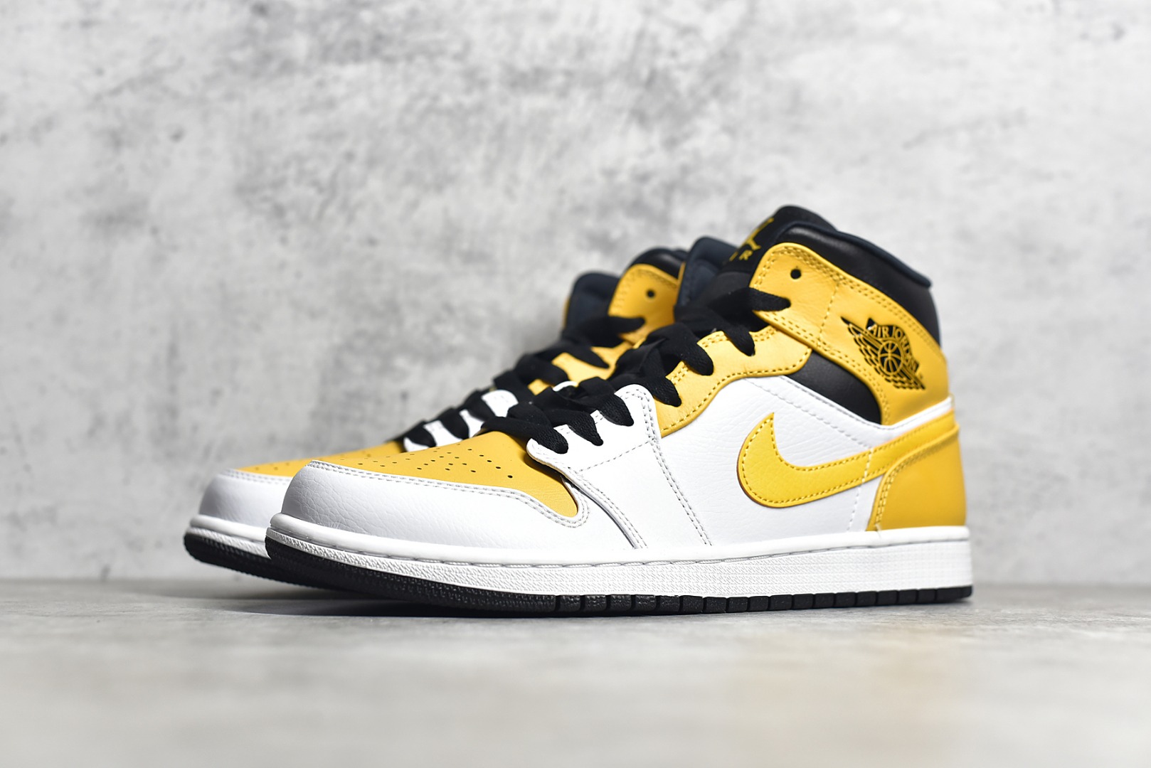 AirJordan1MidSHOES