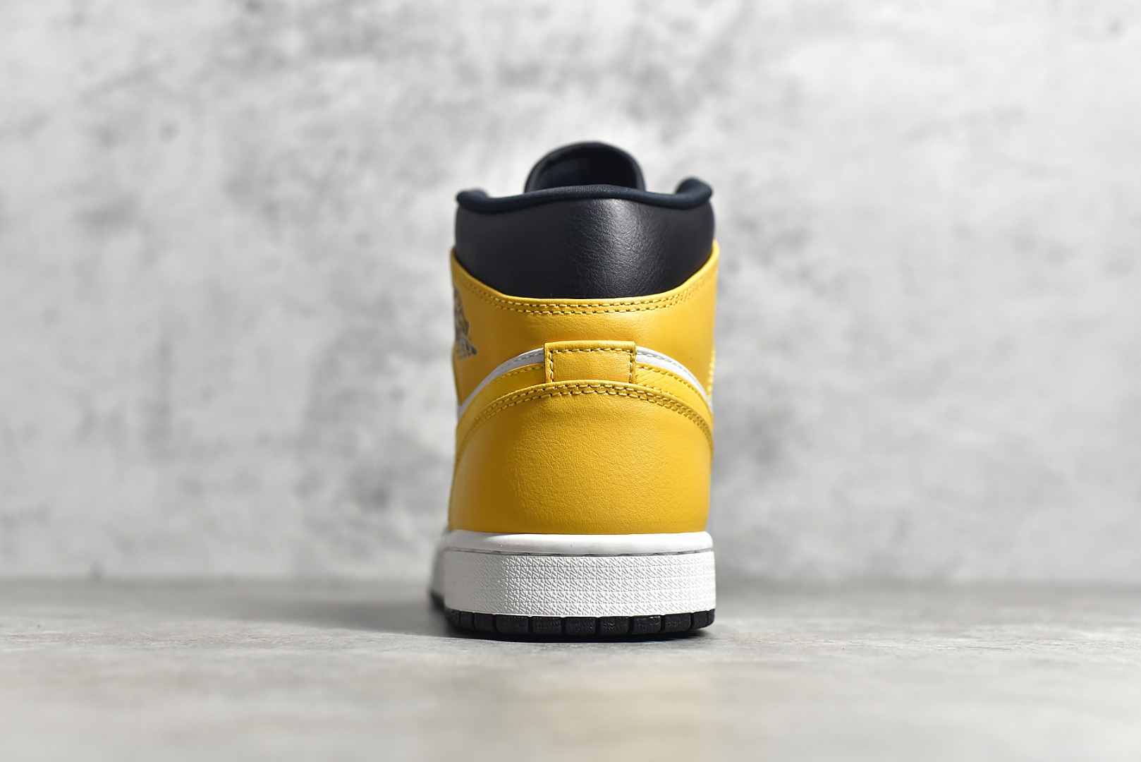 AirJordan1MidSHOES