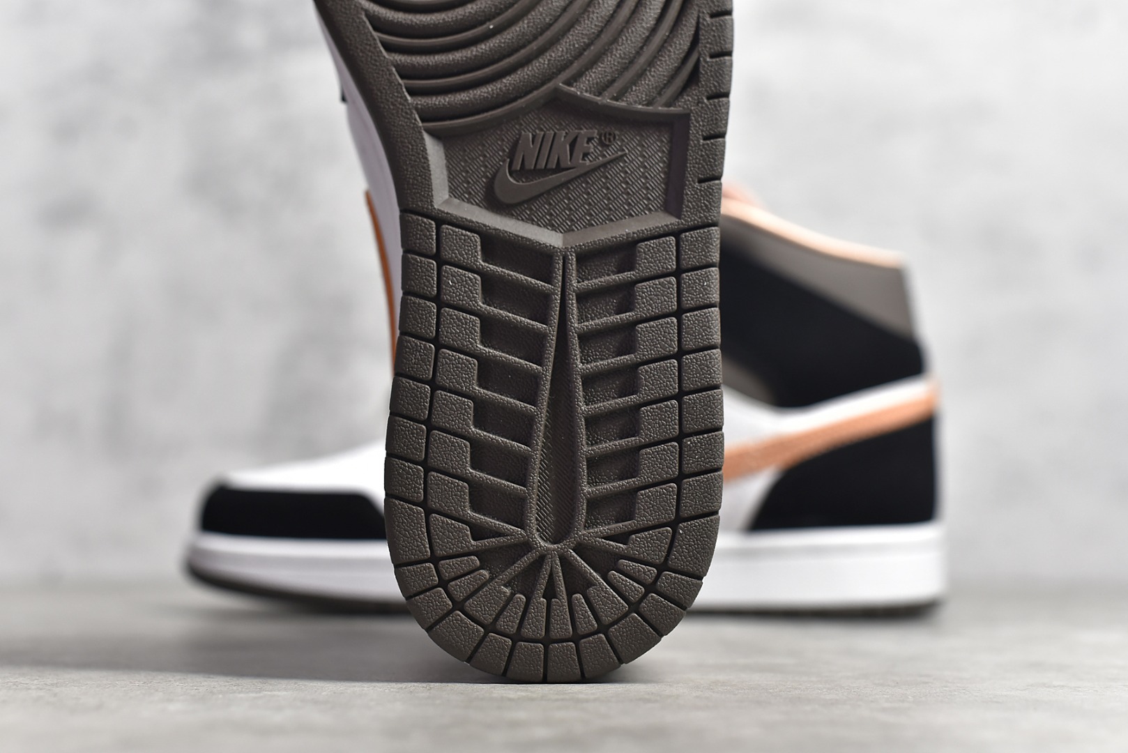 AirJordan1MidSHOES