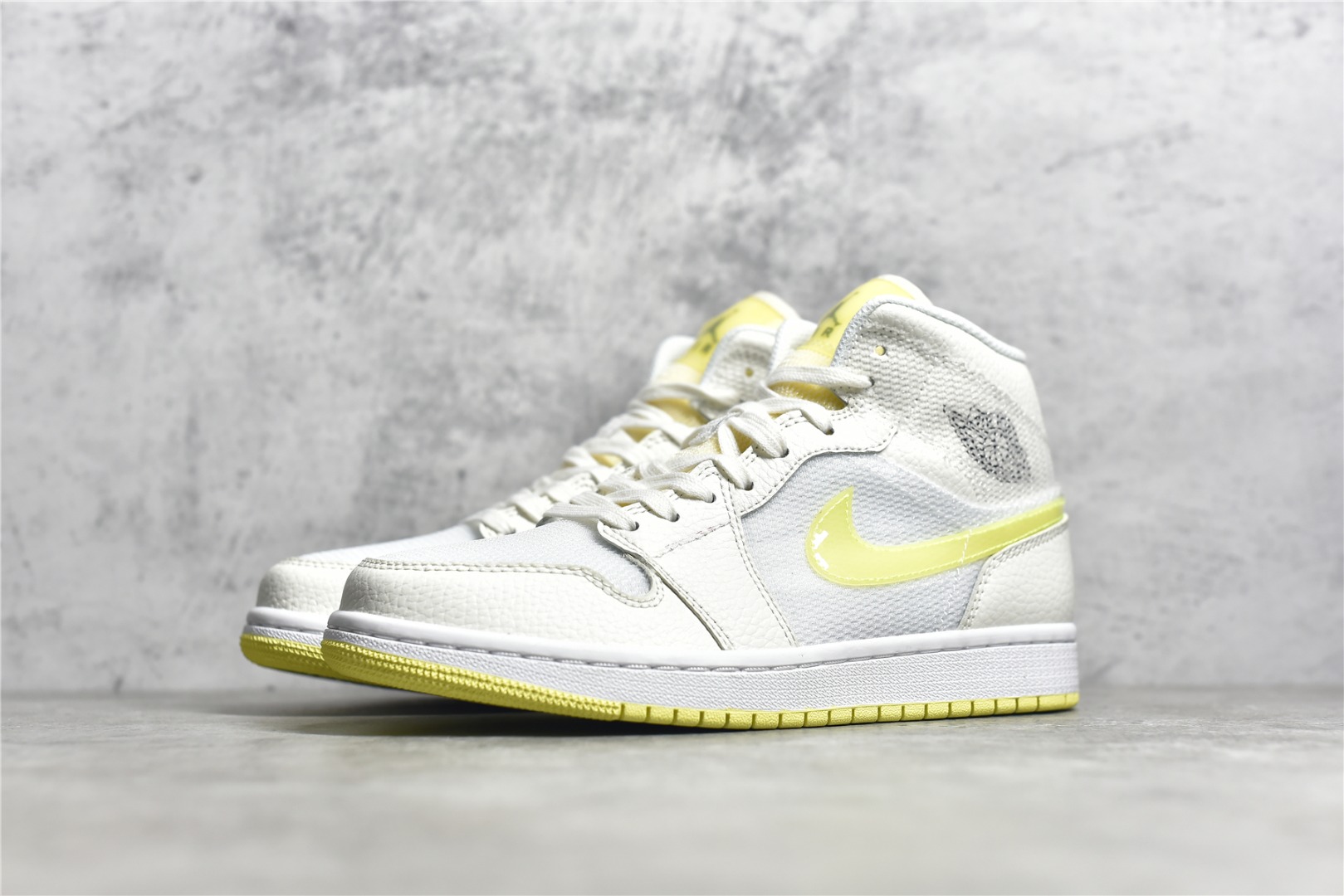 AirJordan1MidSHOES
