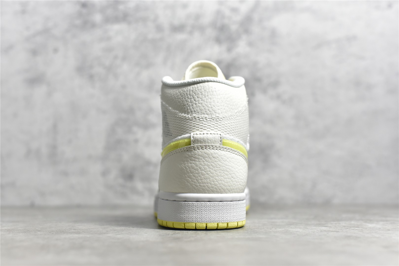 AirJordan1MidSHOES
