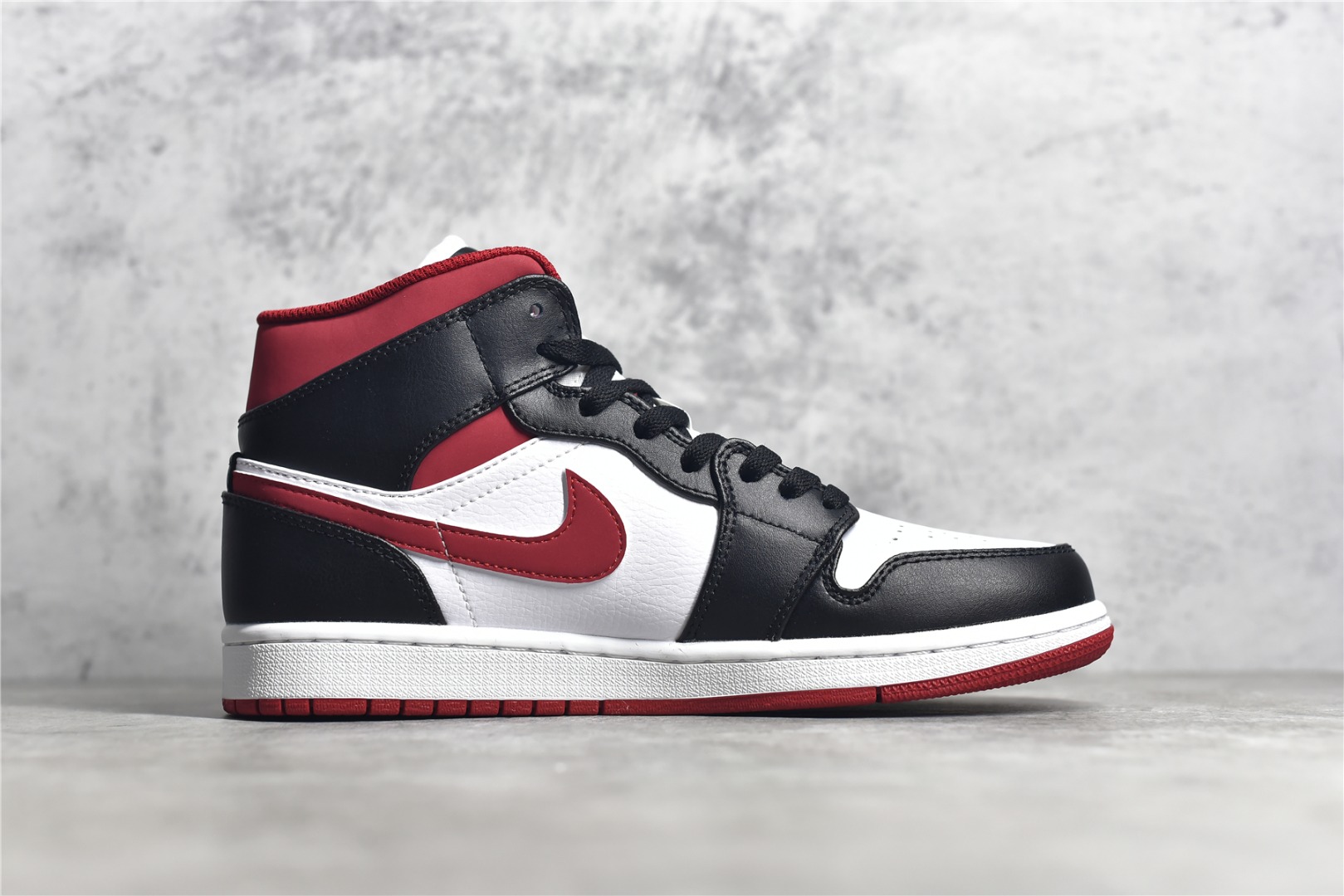 AirJordan1MidSHOES