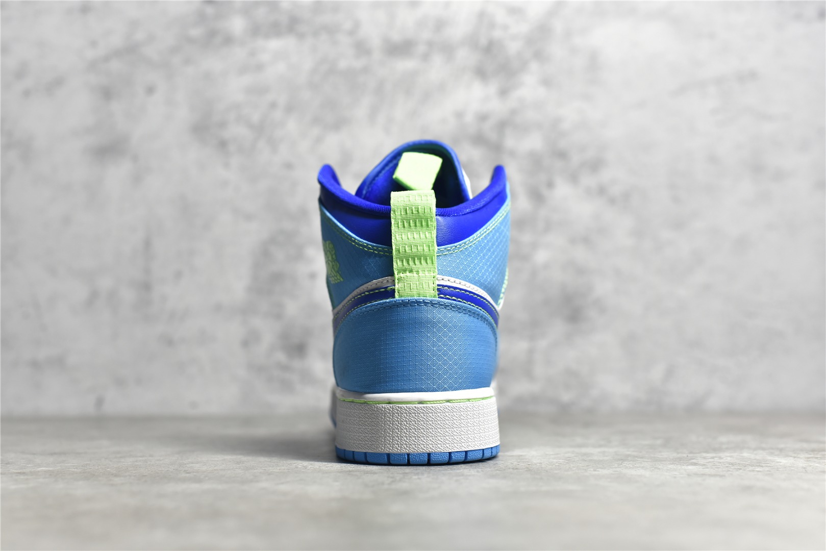 AirJordan1MidSHOES