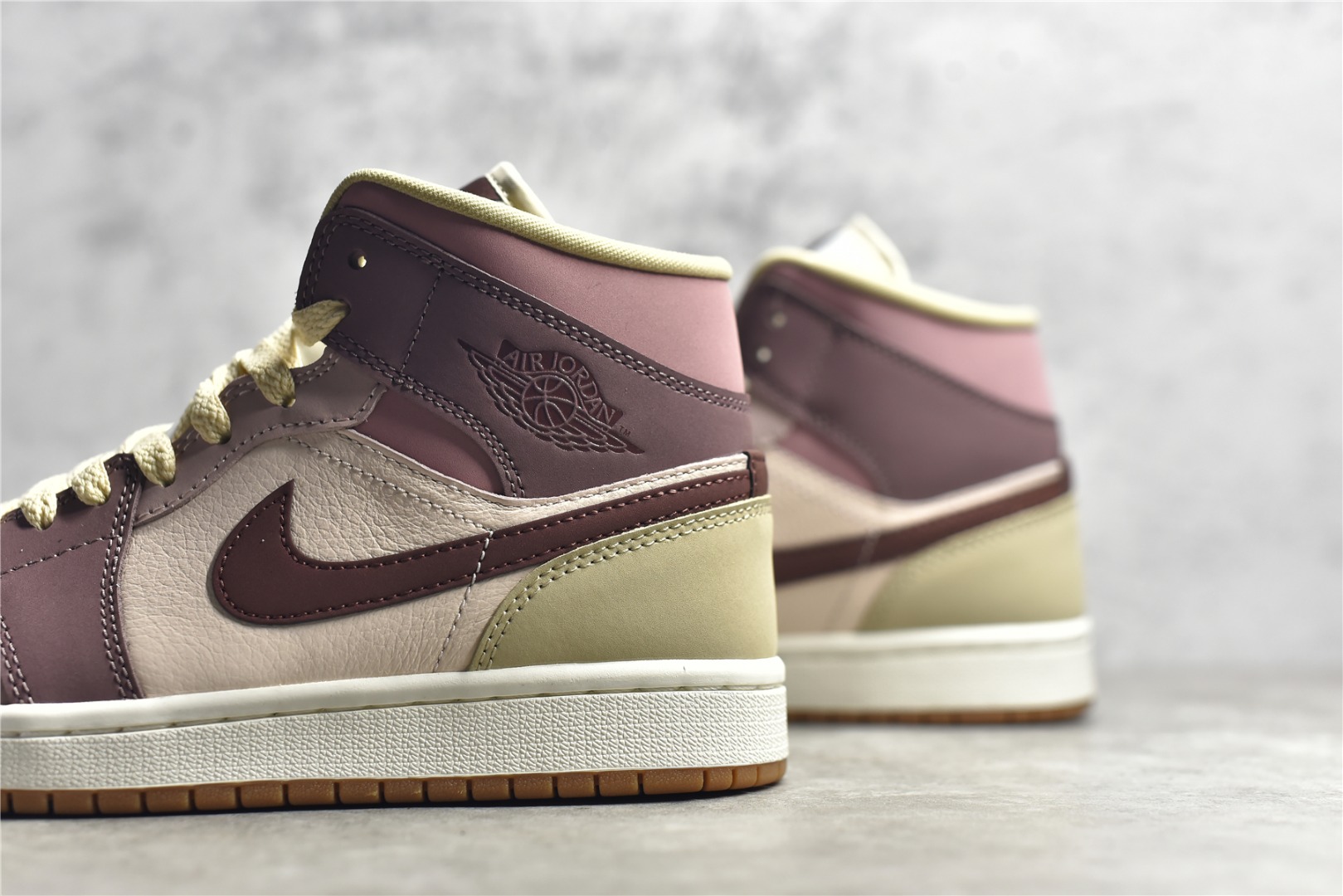 AirJordan1MidSHOES