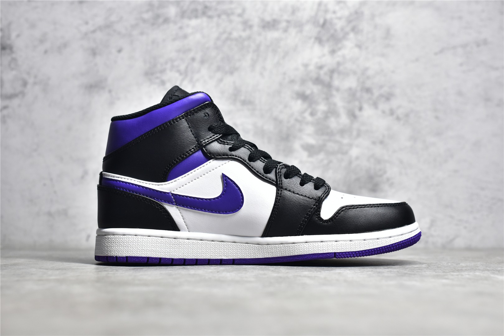 AirJordan1MidSHOES