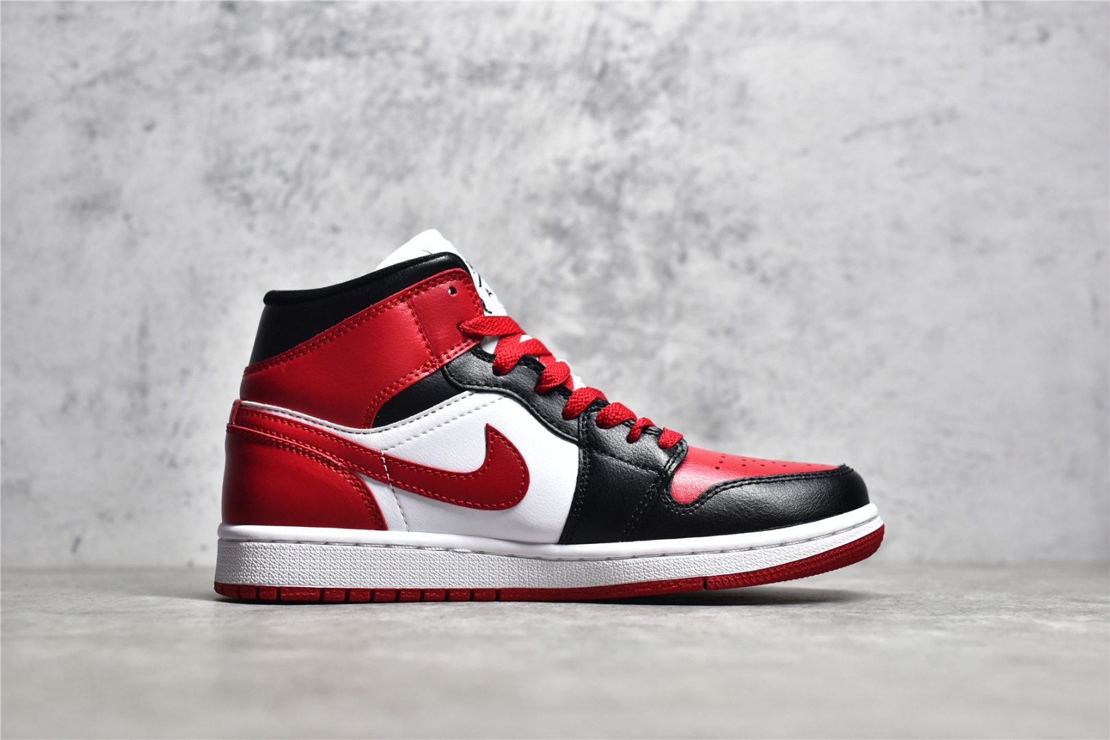 AirJordan1MidSHOES