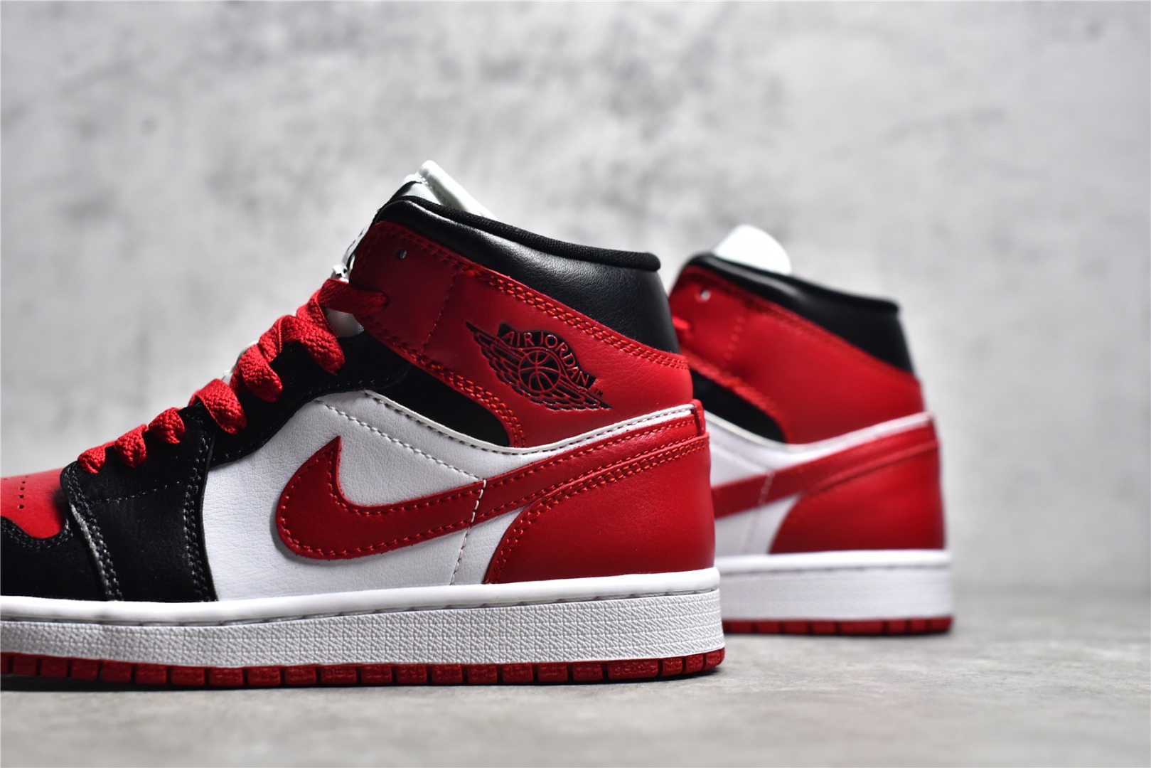 AirJordan1MidSHOES