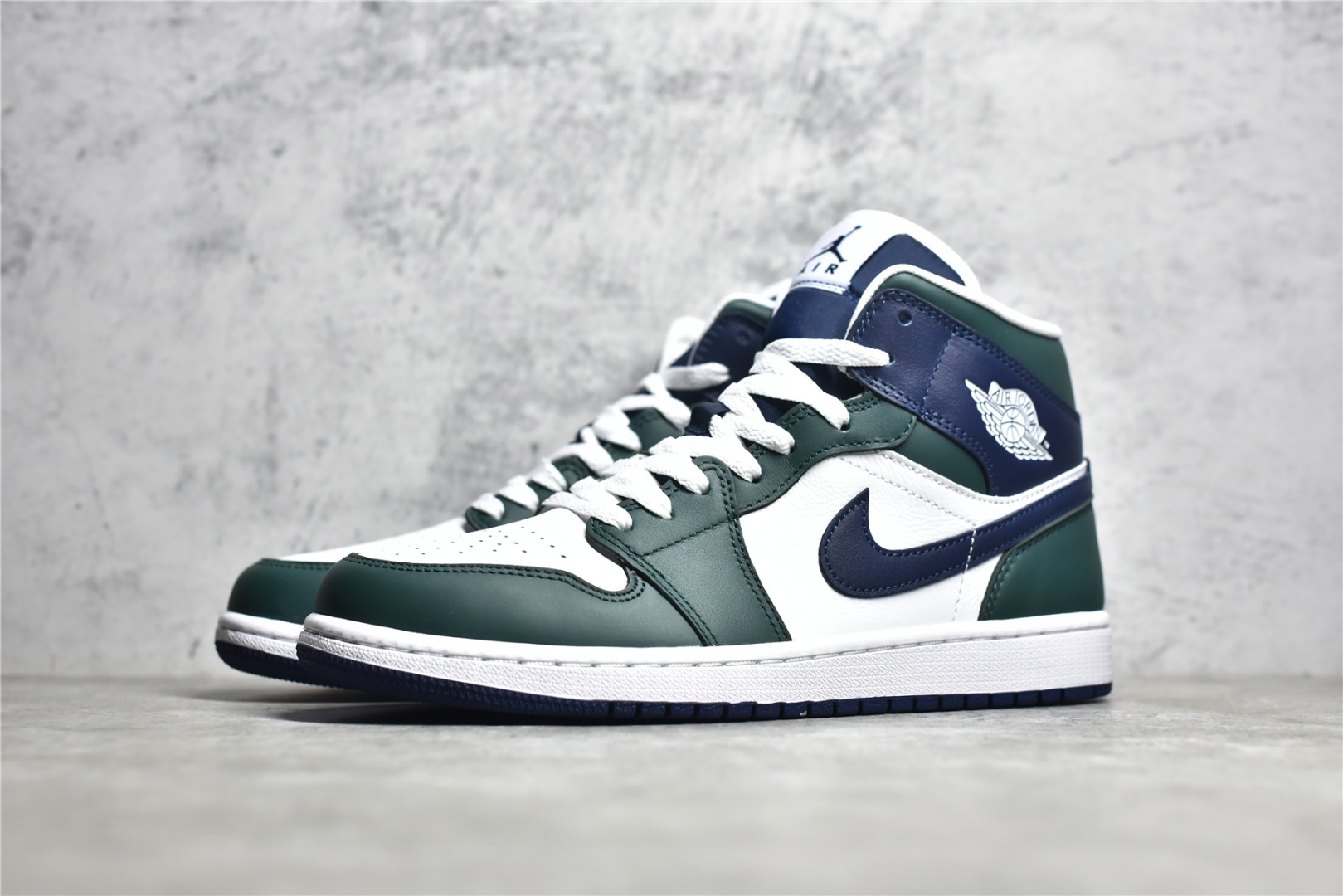 AirJordan1MidSHOES