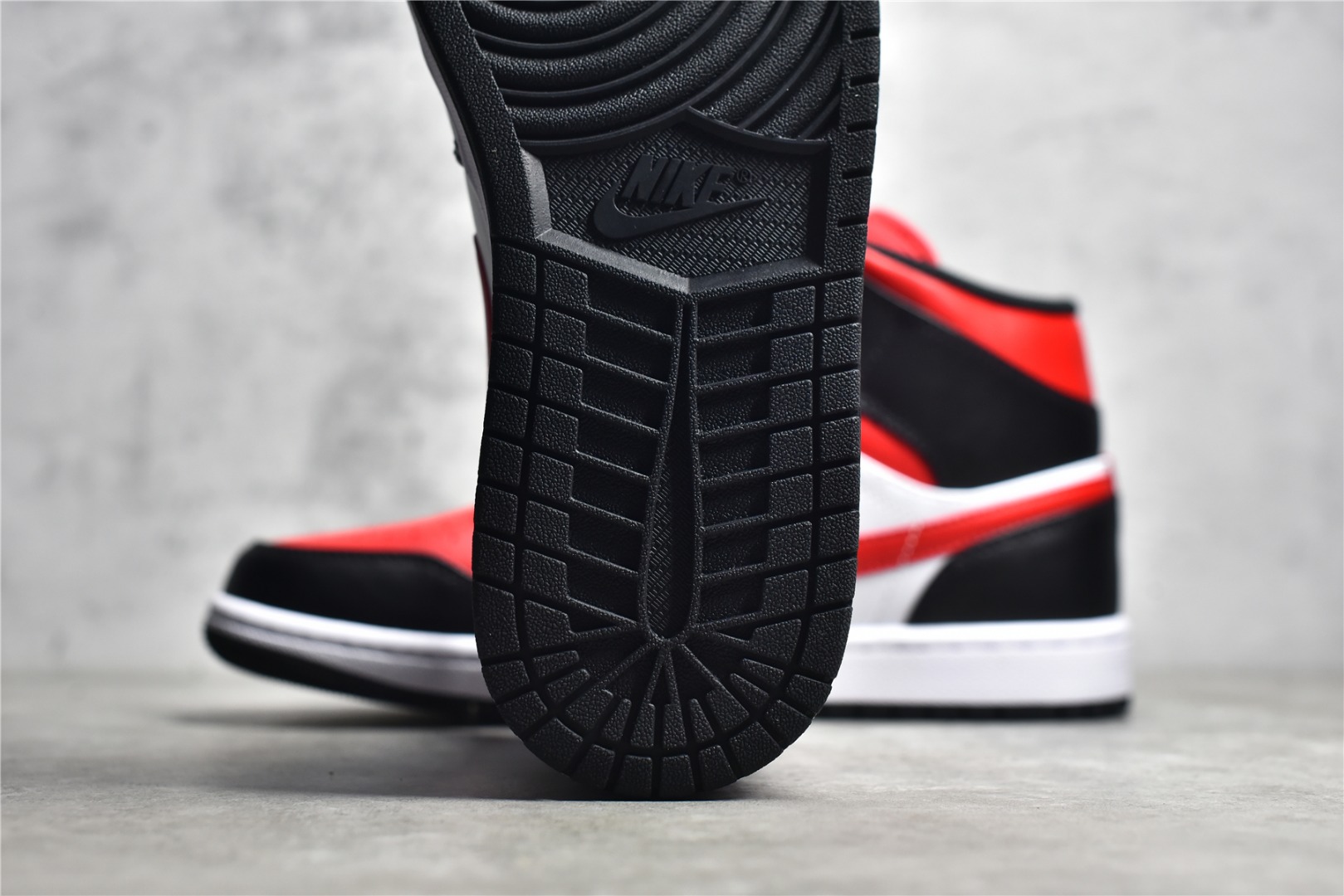 AirJordan1MidSHOES